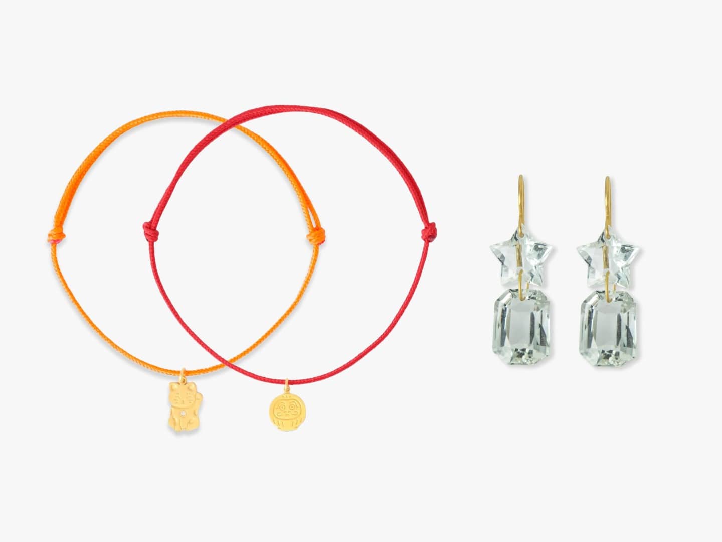 Marie-Hélène de Taillac 別注Pendant with Cord Bracelet “Manekineko’’ ( 22K Yellow Gold / Diamond ) ￥83,600 別注Pendant with Cord Bracelet “Daruma’’( 22K Yellow Gold) ￥56,100 別注Star & Rectangle Stone Pierced Earrings ( 22K Yellow Gold / Green Quartz) ￥165,000