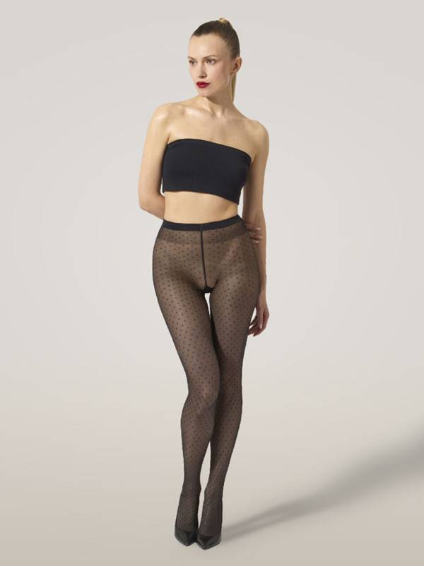 【デザイン】スタイリングにアクセントを添えるタイツ