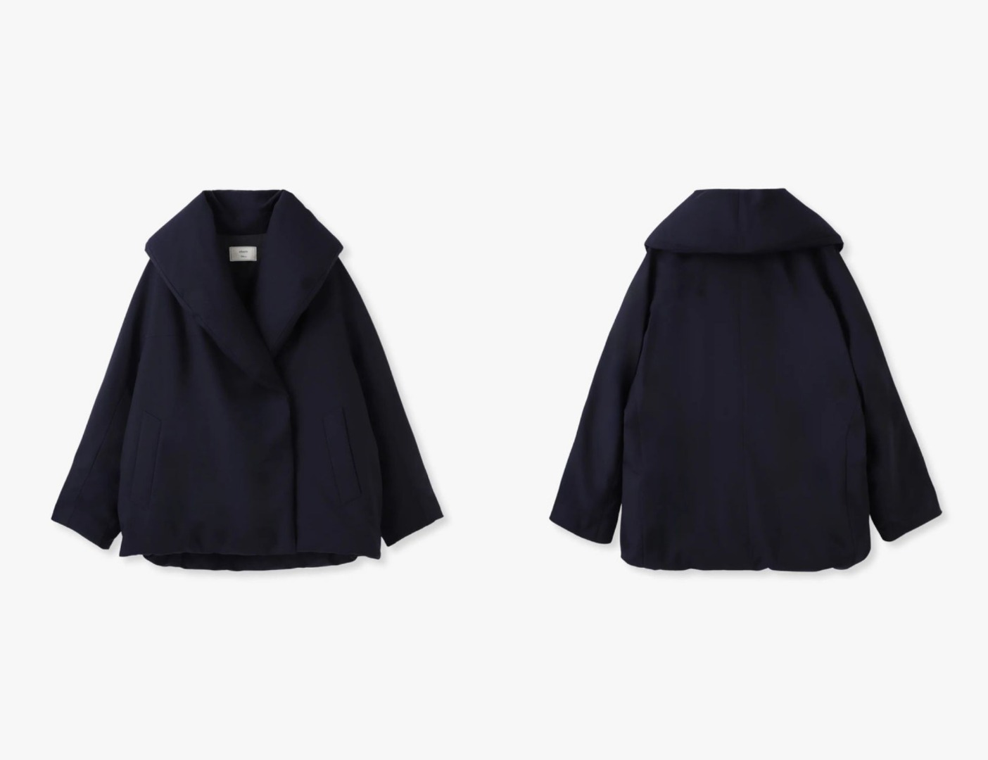 ネイビーのコート