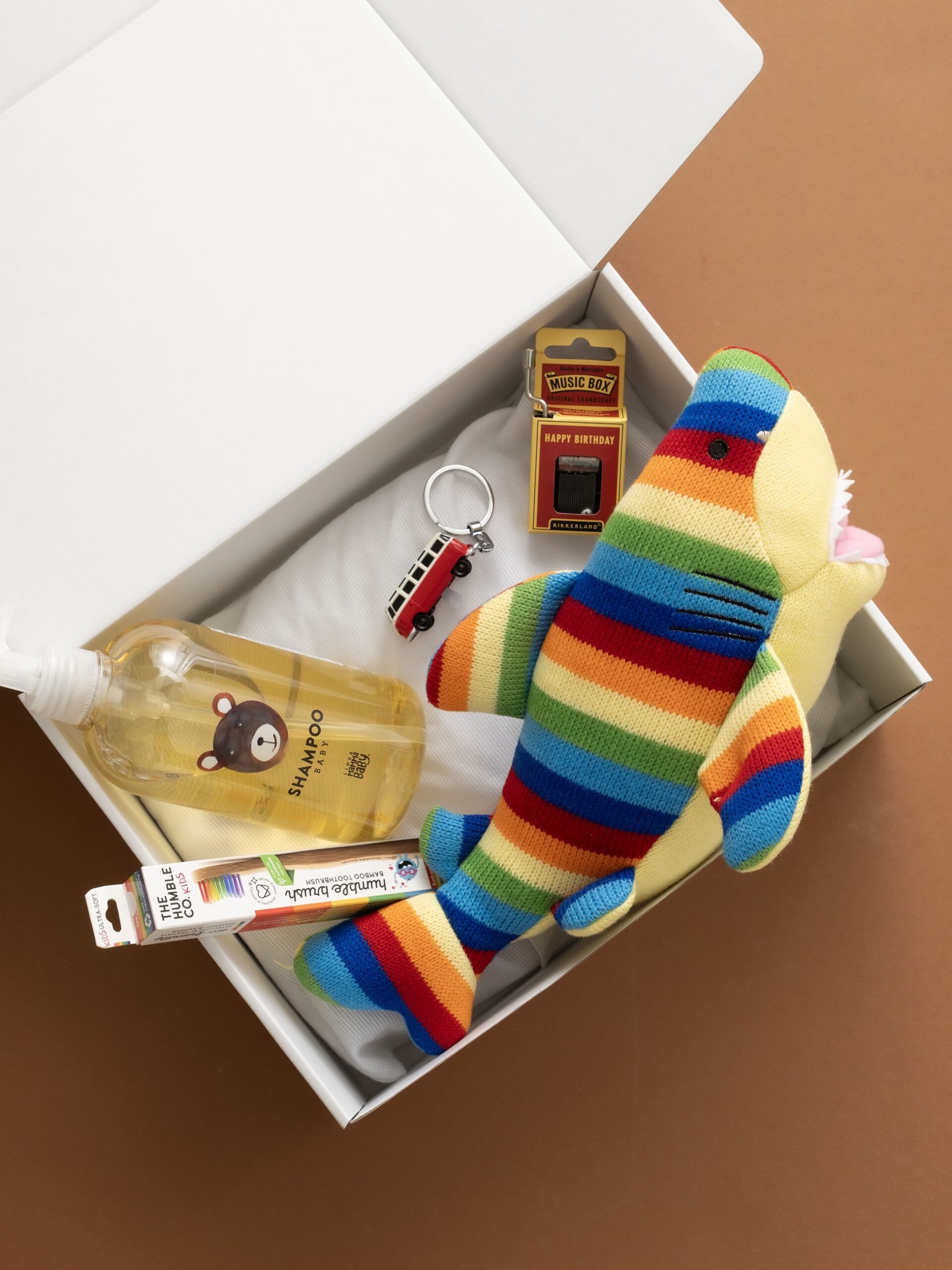 Best Years：Knit Shark Toy_MammaBaby：Baby Shampoo_Kikkerland : Music Box_VOLKS WAGEN：VOLKS WAGEN Bus Key Holder_THE HUNBLE CO.：Banboo Kids Tooth Brush_大切なあの人に贈るベビーギフト。Petit BateauやBARiNEなど特別なコラボレーションアイテムからオリジナルまで見逃せないアイテムが登場。_13