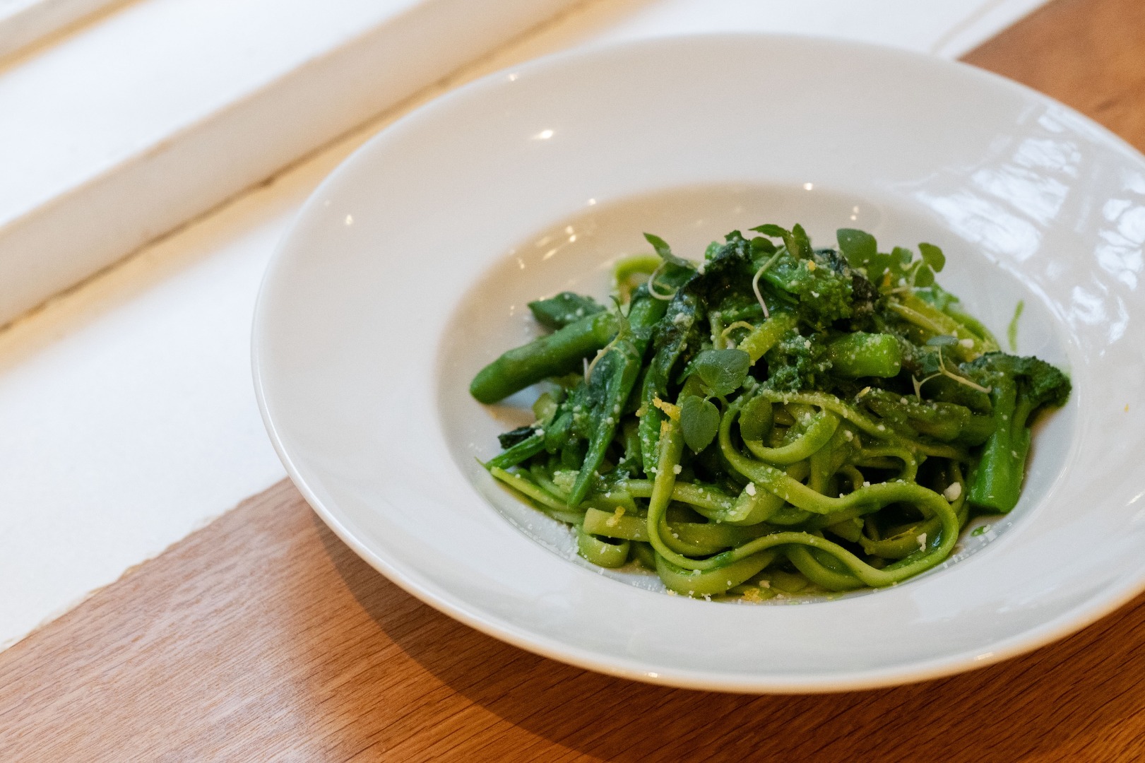 緑のパスタ 季節の緑野菜を使ったタリアテッレ