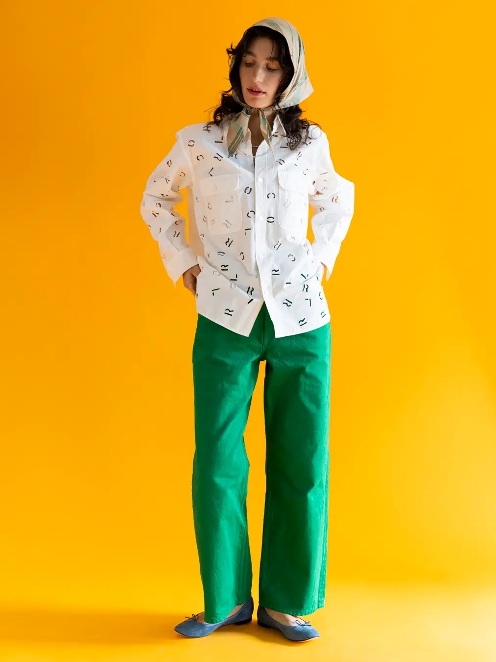 グリーンカラーのパンツ