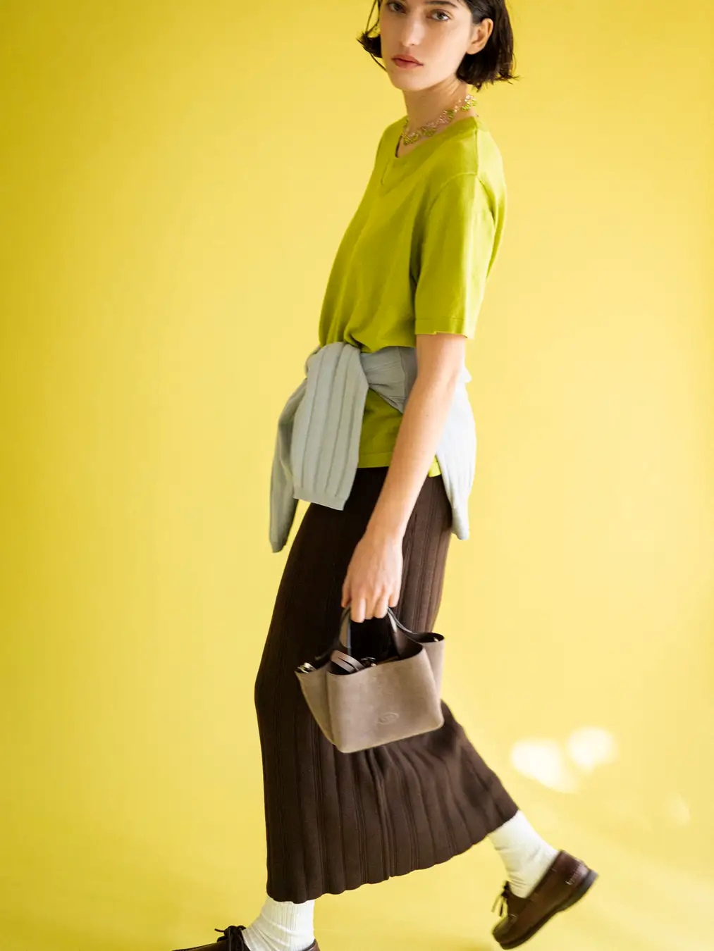 コットンニット素材のトップス・カーディガン・スカート