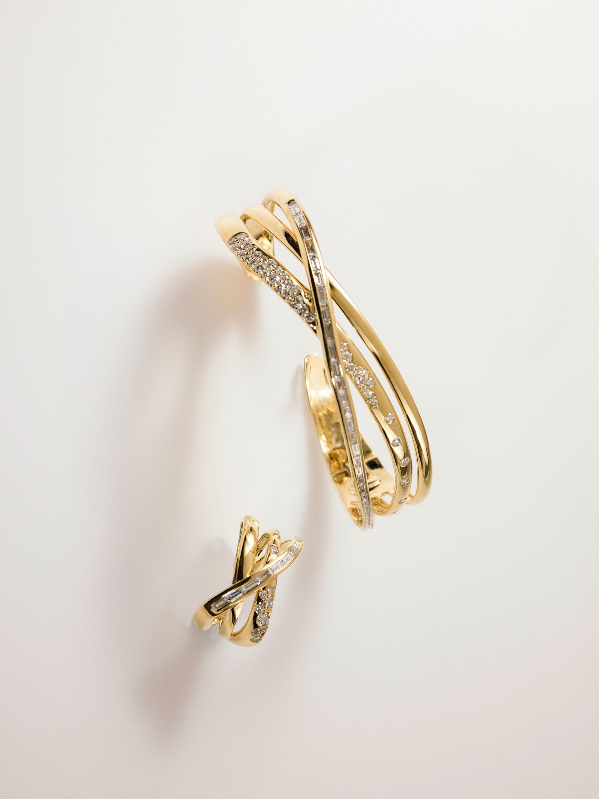 Papua Gold & Diamond Crossover Bangle