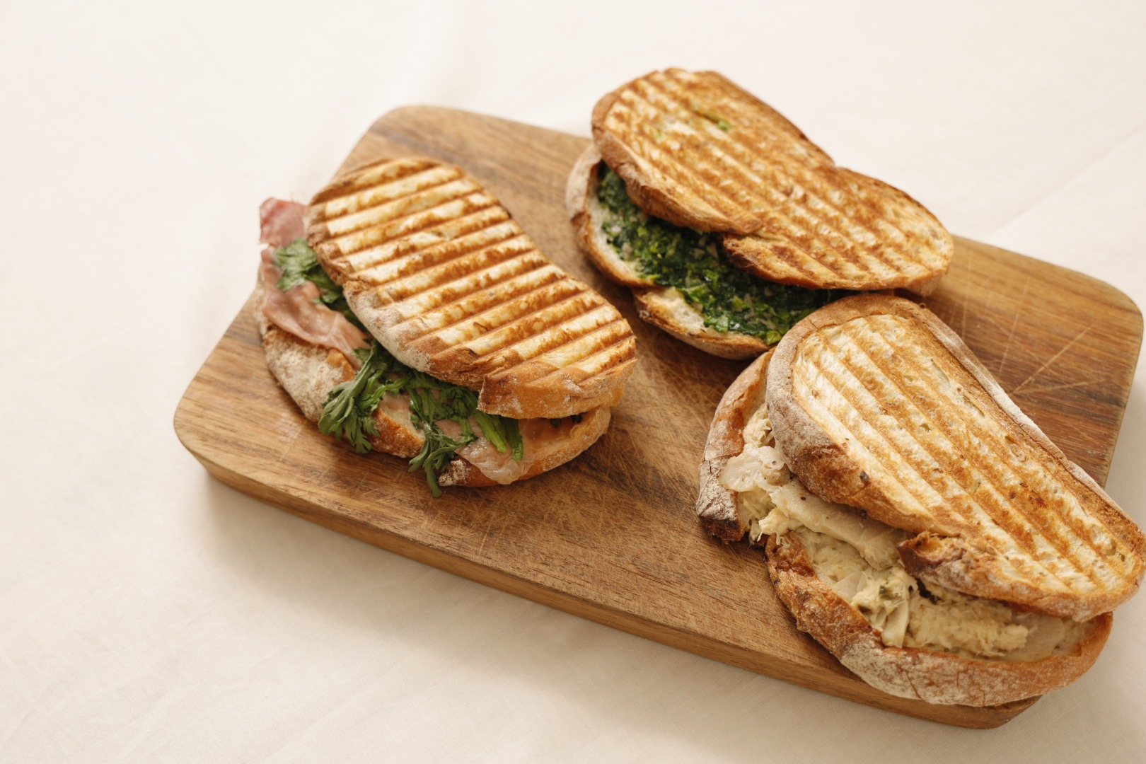 生ハムパニーニ、スピナッチパニーニ、ローストポークパニーニ