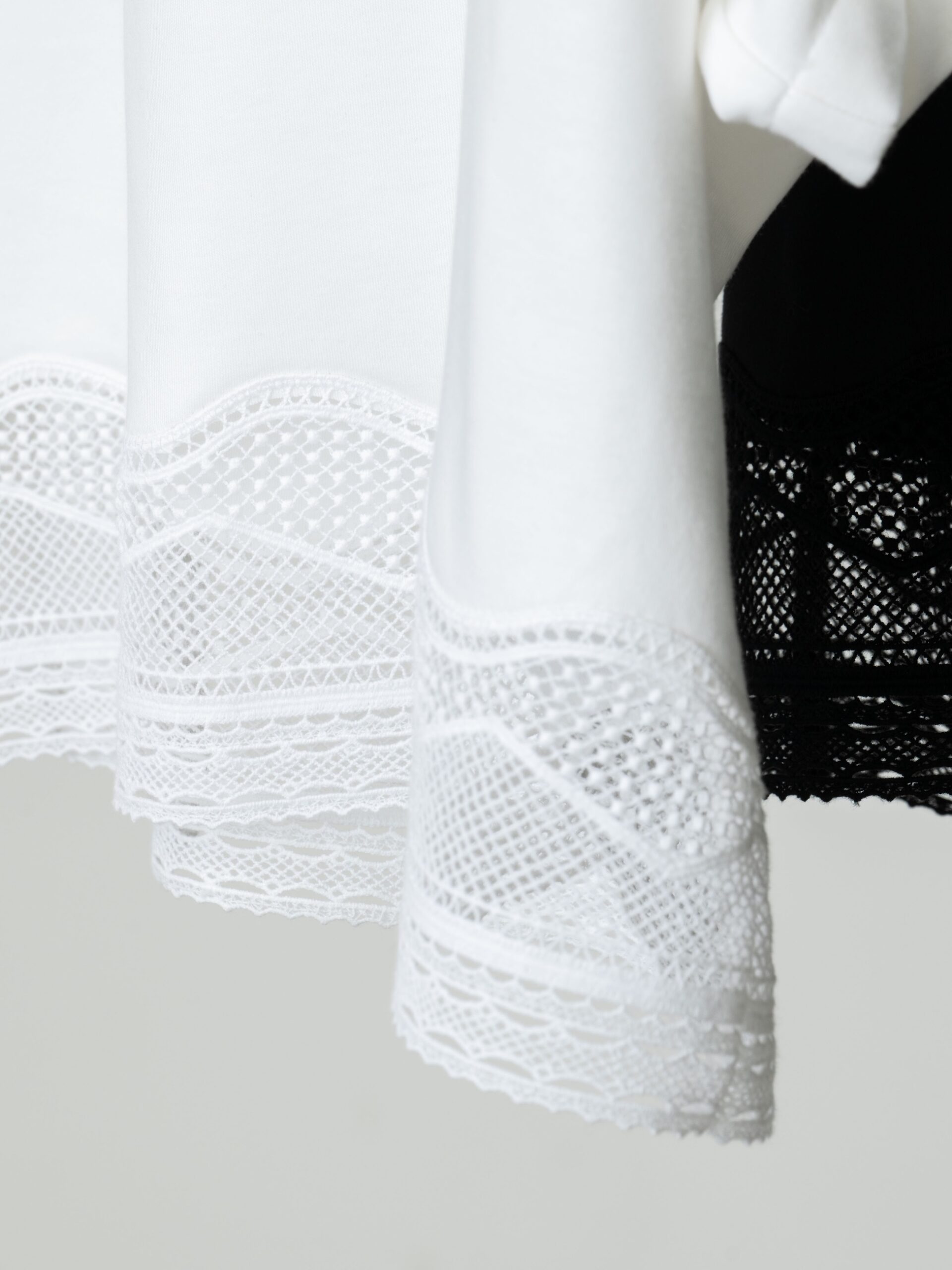 インコンバージョンレース　デザインヘムカットソー_2