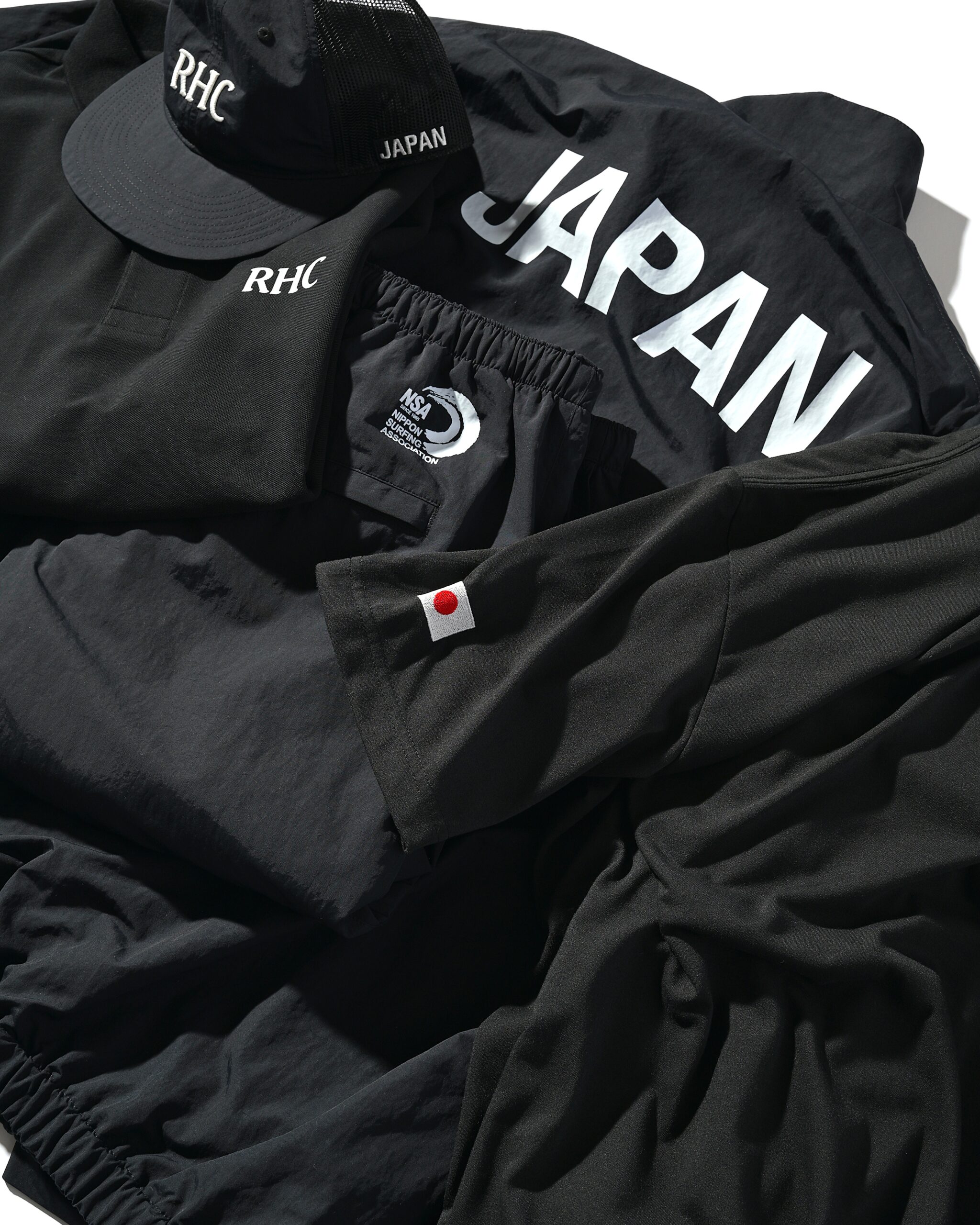 ジャケット・パンツ・ポロシャツ・Tシャツ・ショーツ・キャップ